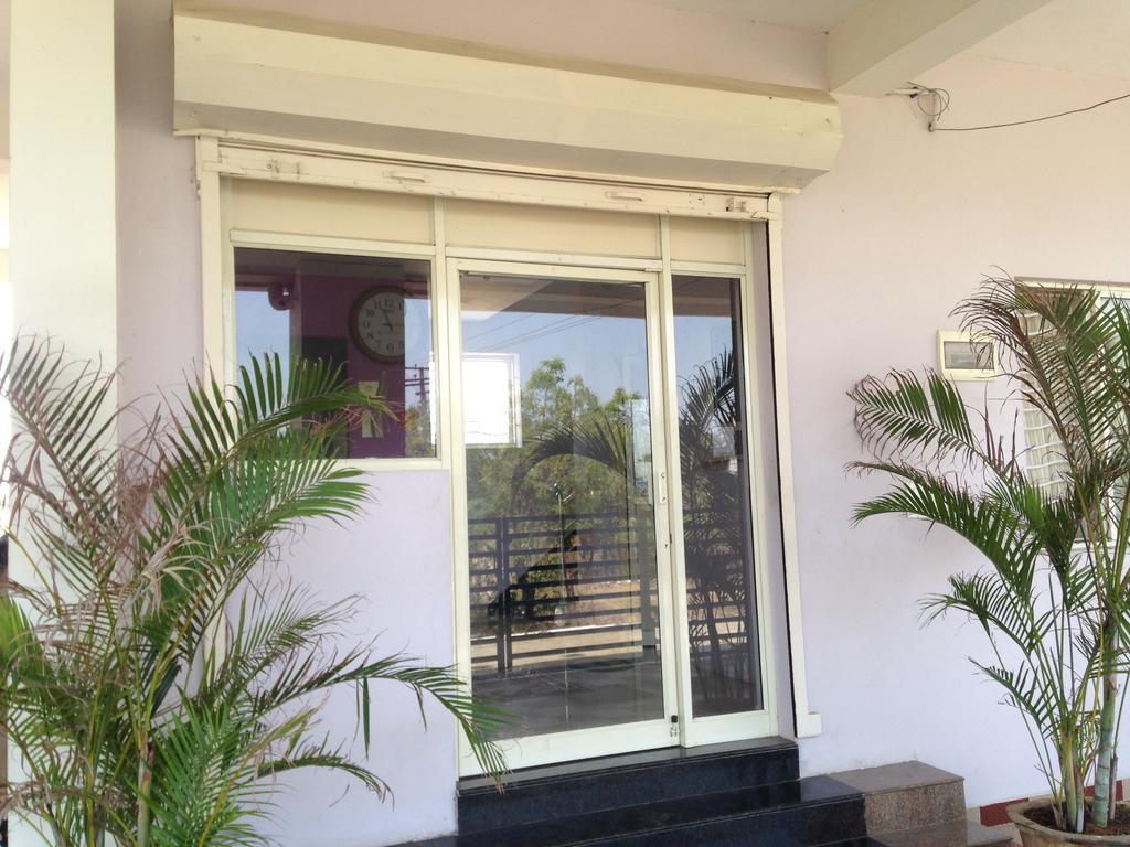 Oyo 4355 Goodland Inn Madras Zewnętrze zdjęcie